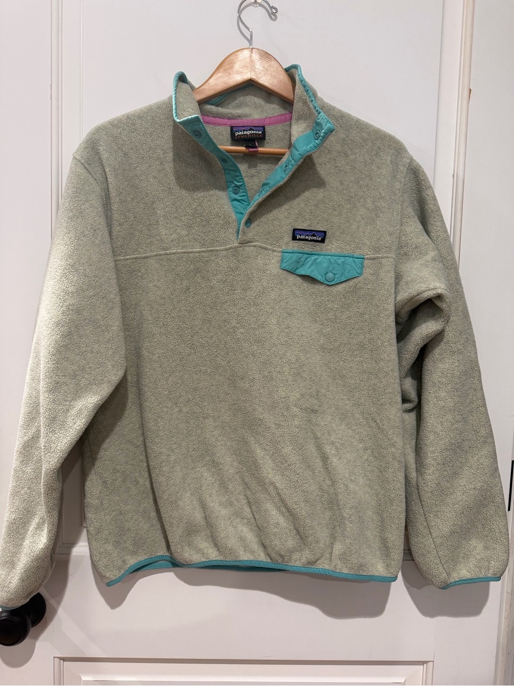 Patagonia synchilla size L grey, teal & pink
